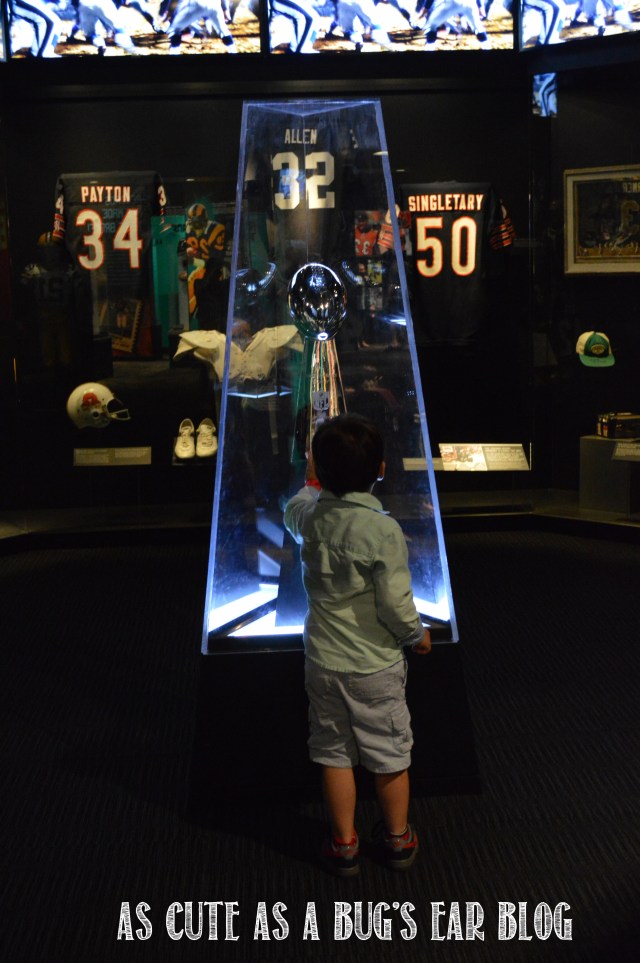LOMBARDI-TROPHY