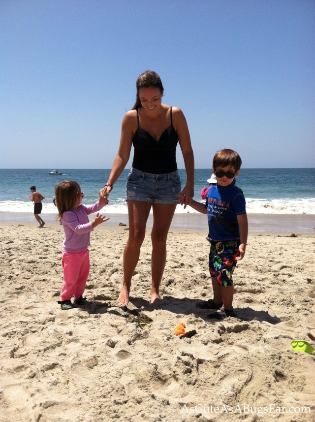 mom-swimsuit-at-the-beach